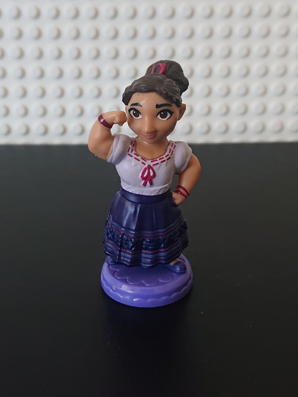 Jakks Disney Pixar - Luisa Madrigal 2" Mini Figure - Encanto Movie